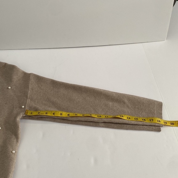 2/$25Elegant Chic formal boxy Beige light brown Sweater Pearl Accents sz medium - Picture 6 of 9